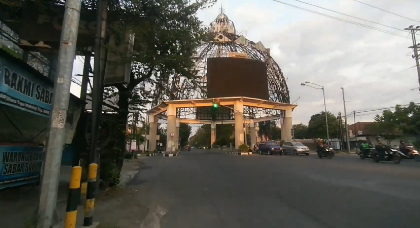 Sewa Mobil Surabaya Solo