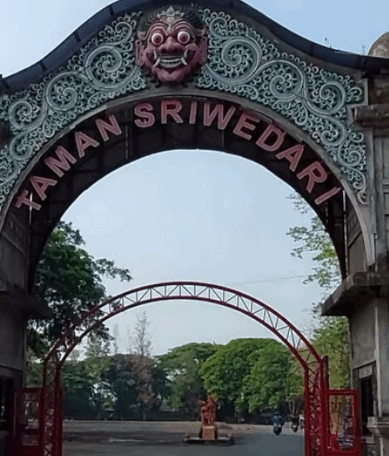 Sewa Mobil Dari Surabaya Ke Taman Sriwedari Solo