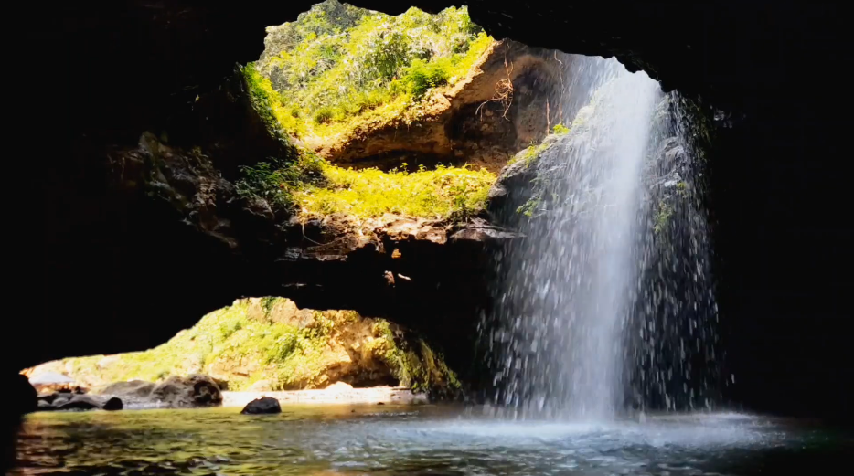 Sewa Mobil Surabaya Ke Air Terjun Antrukan Pawon Lumajang